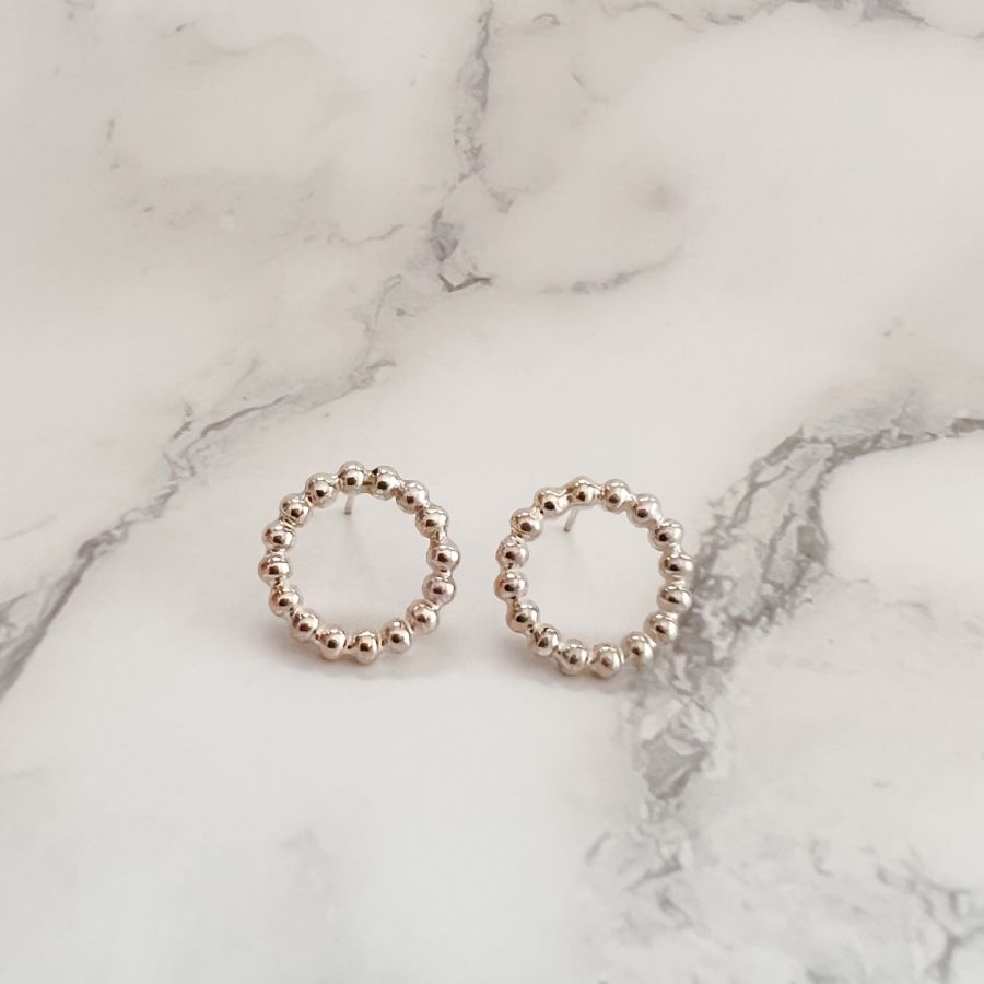 ドットピアス