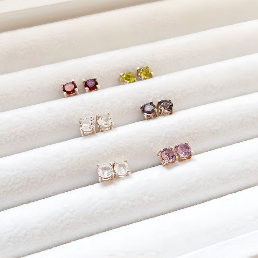 一粒ピアス